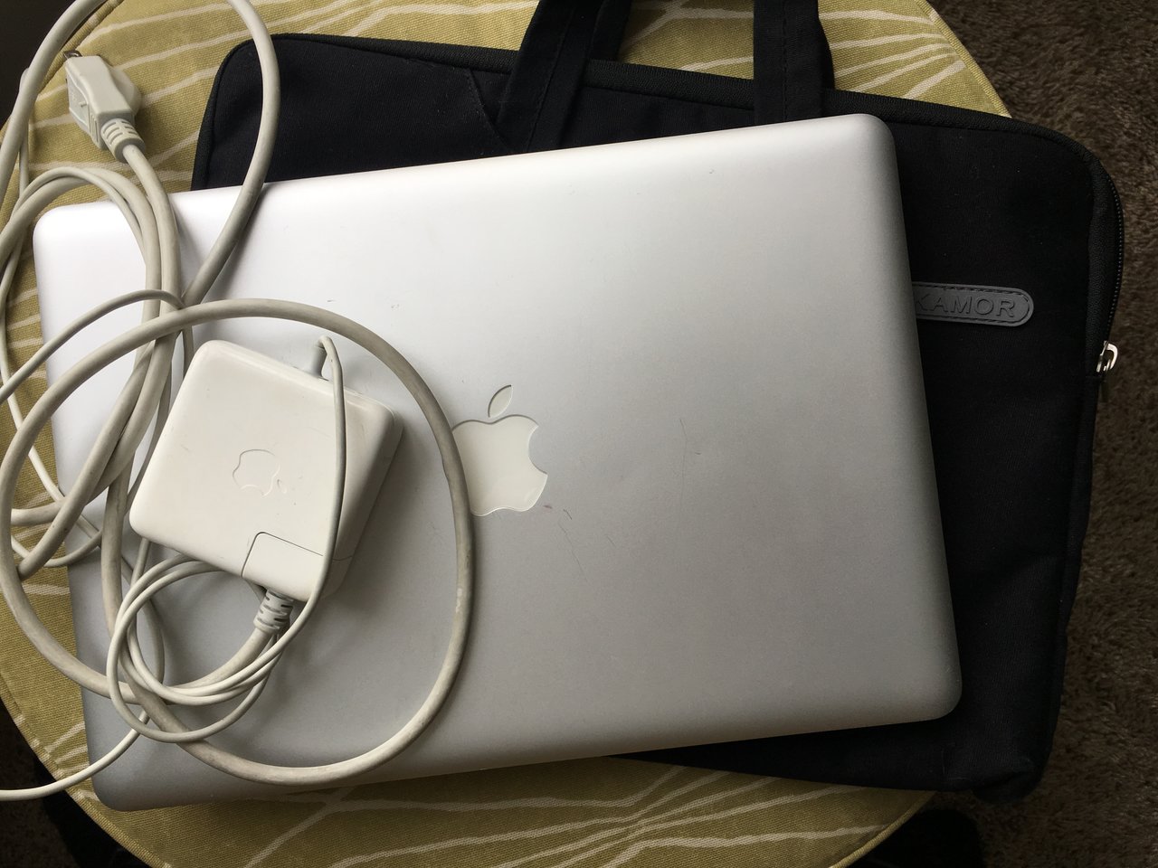 Apple MacBook 2008 (3).JPG