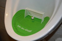 football-urinal-mats-ur-in-goal.jpg