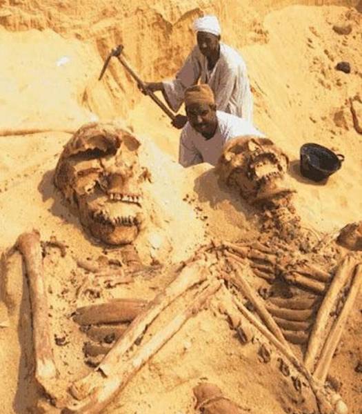 giant-skeletons-egypt.jpg