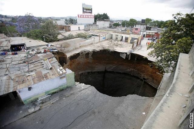k-hole-was-large-enough-to-swallow-up-about-a-dozen-homes-which-fell-330-feet-down-into-the-hole.jpg