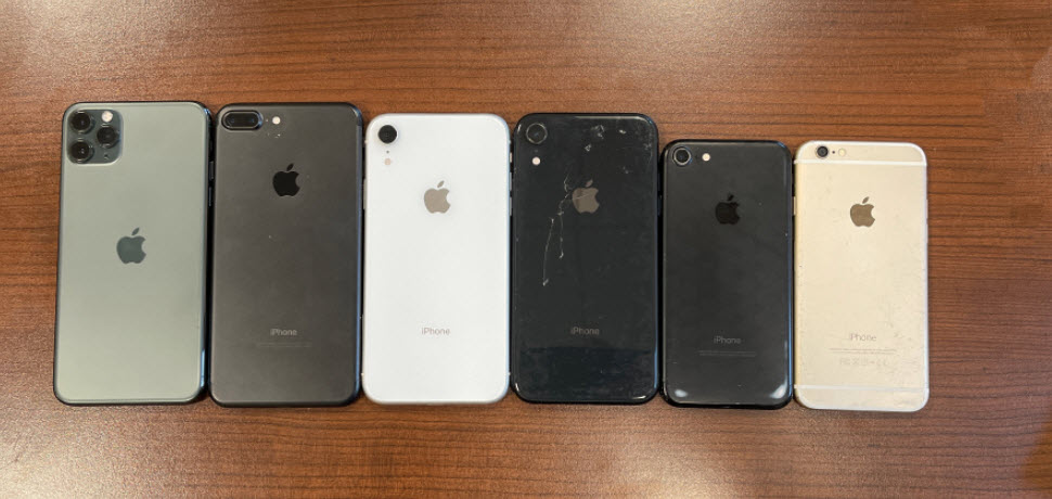 phonesback.jpg phonesback.jpg