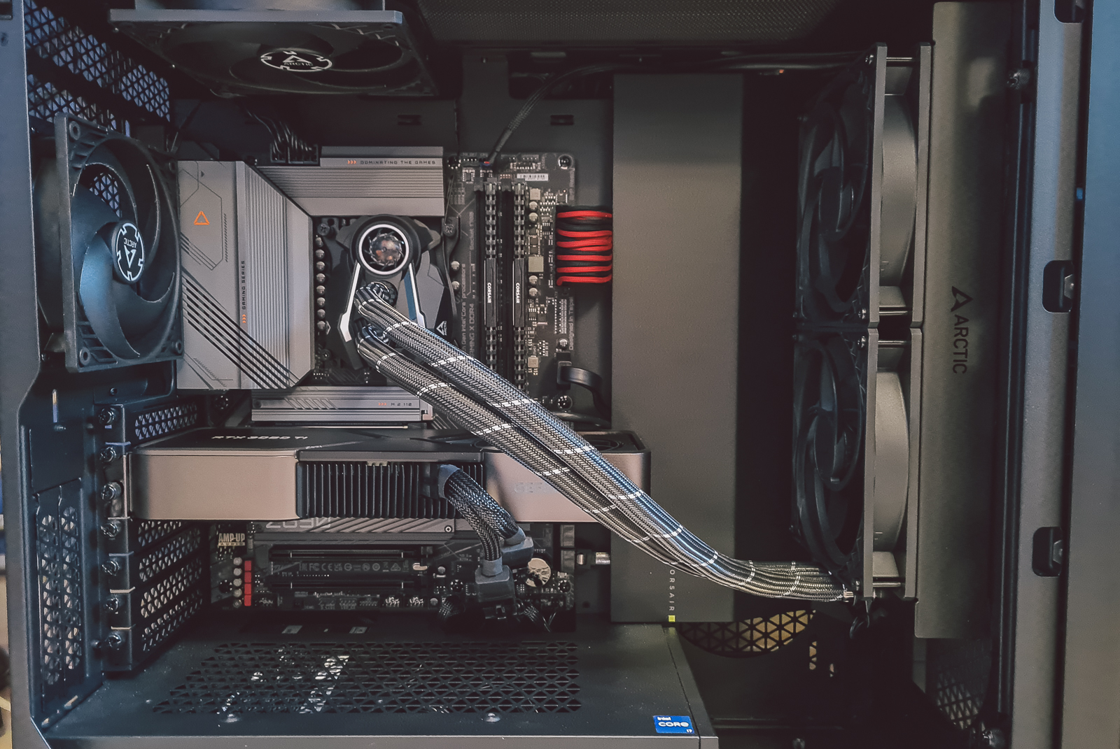 pc_RTX3080Ti_sideangle_2021.12.18_1404-06_00004.jpg