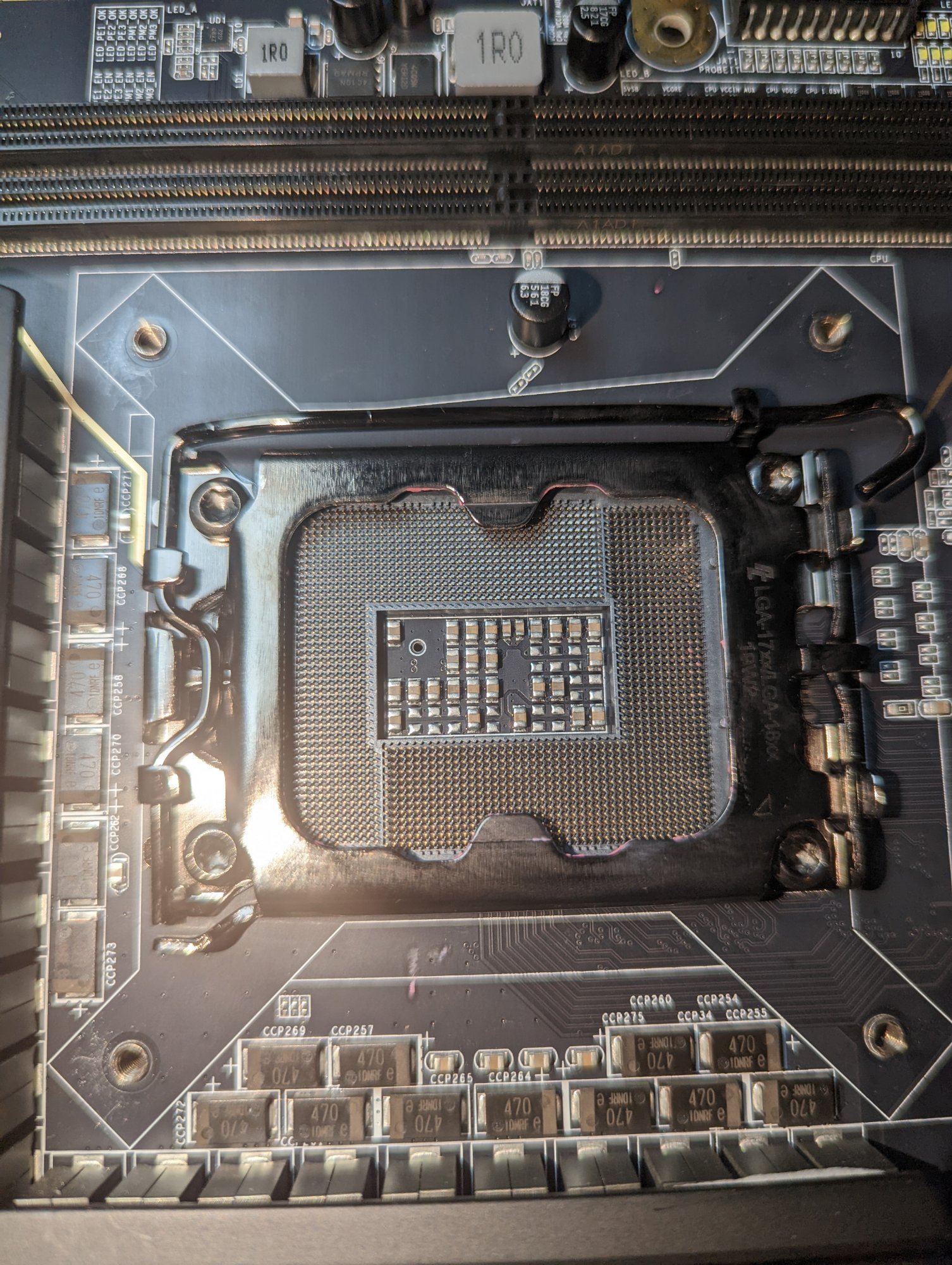 lga 1700 socket has thermal paste and possibly bent pins. is it