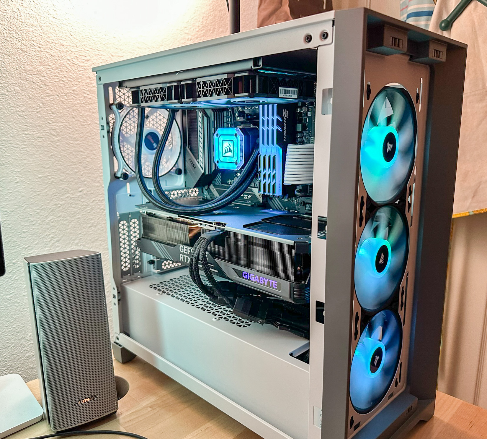 748767 Gigabyte 4090 Gaming OC Corsai R4000x Case 