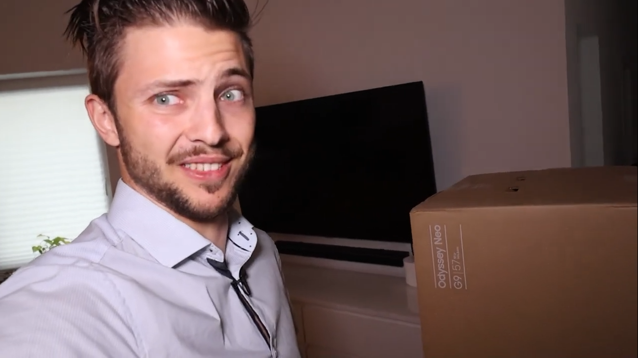 57inch.s-ultrawide.samsung_german.unboxing_1.png