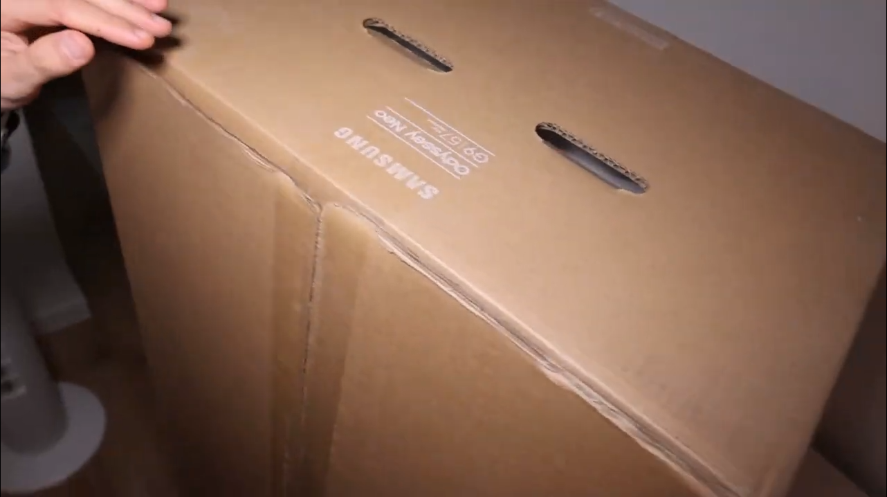 57inch.s-ultrawide.samsung_german.unboxing_2.png